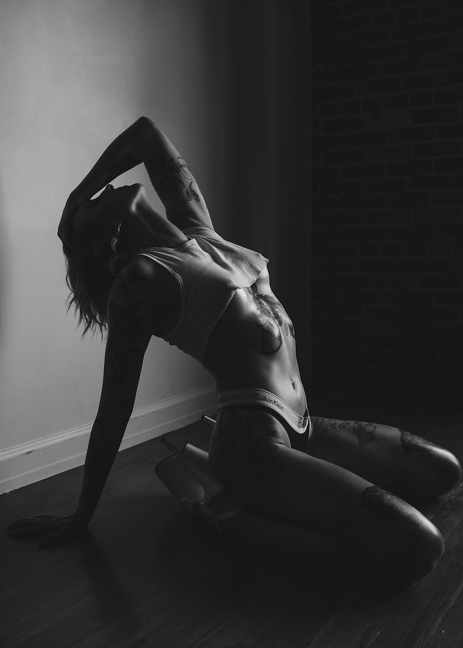 pole dancer boudoir photoshoot in portland oregon