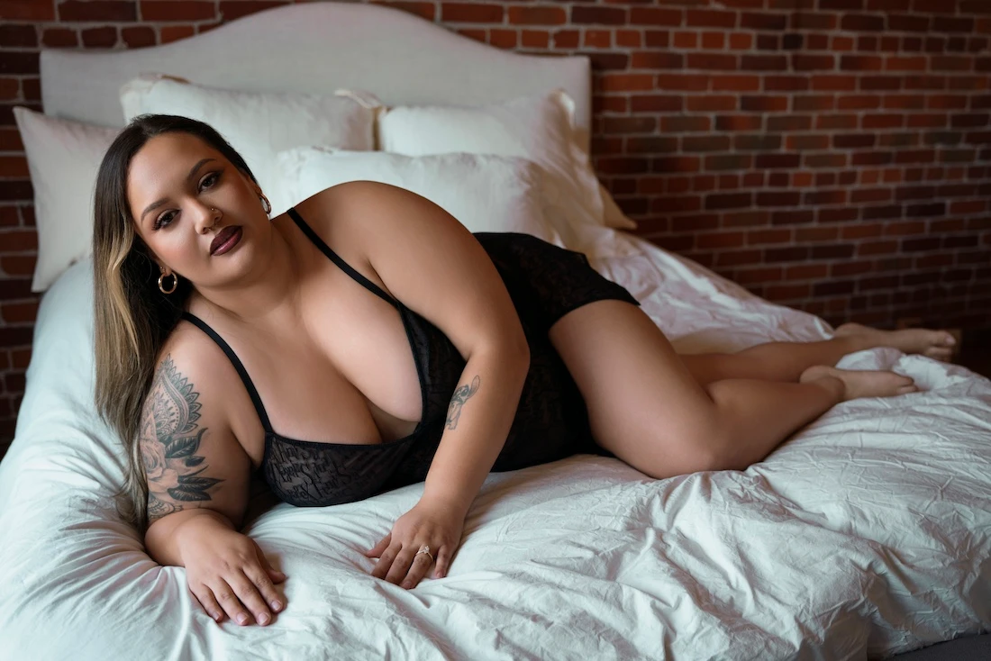 curvy boudoir photography portland oregon